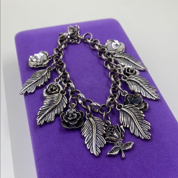 💛 Classic Silver Flower & Leaf Charm Bracelet - Picture 2 of 4